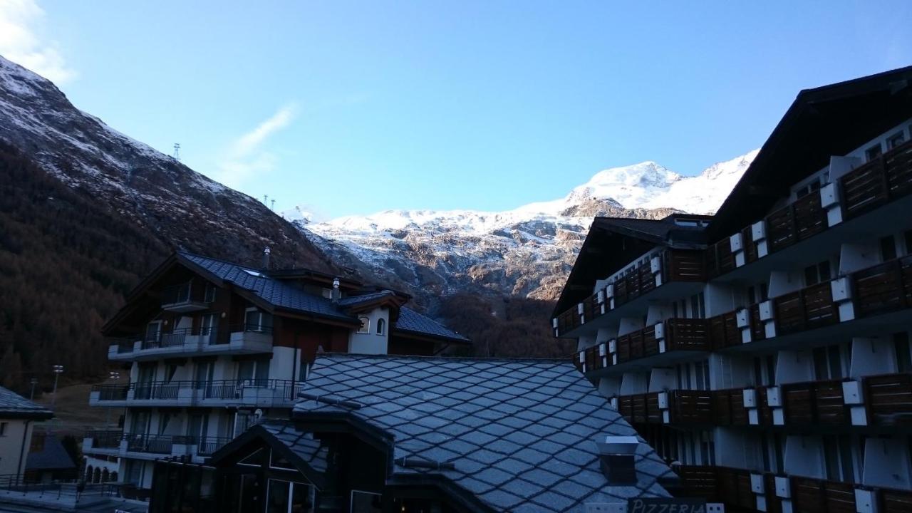 Hotel Burgener Saas Fee Rum bild